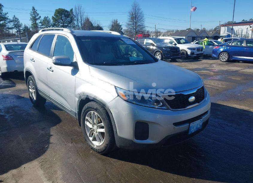 2014 Kia Sorento LX V6 (VIN 5XYKT4A72EG521953) main photo