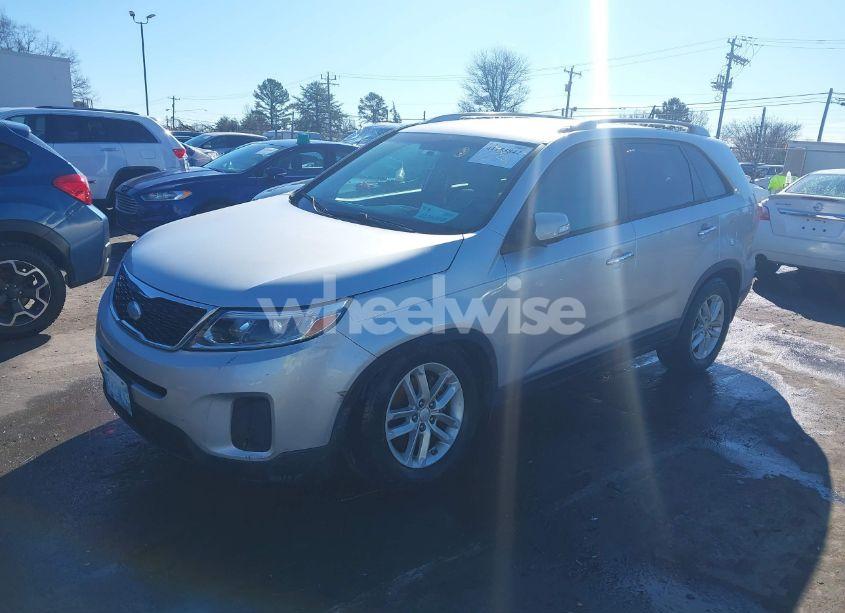 Photo 2 of 2014 Kia Sorento LX V6 (VIN 5XYKT4A72EG521953)