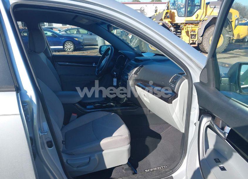 Photo 5 of 2014 Kia Sorento LX V6 (VIN 5XYKT4A72EG521953)