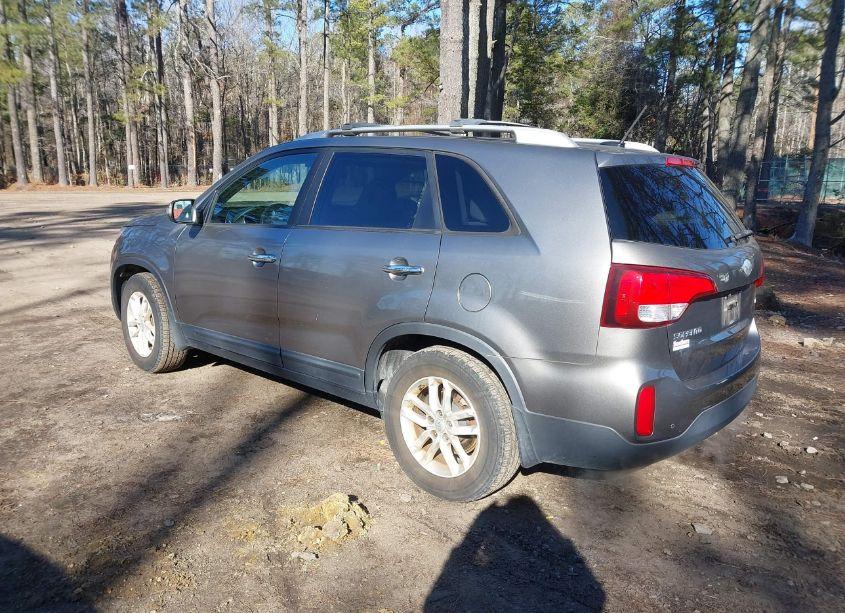 Photo 3 of 2015 Kia Sorento LX V6 (VIN 5XYKT4A72FG559846)