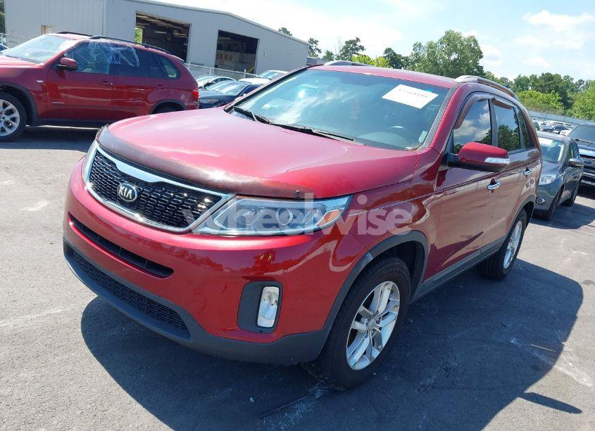 Photo 2 of 2015 Kia Sorento LX V6 (VIN 5XYKT4A72FG629751)