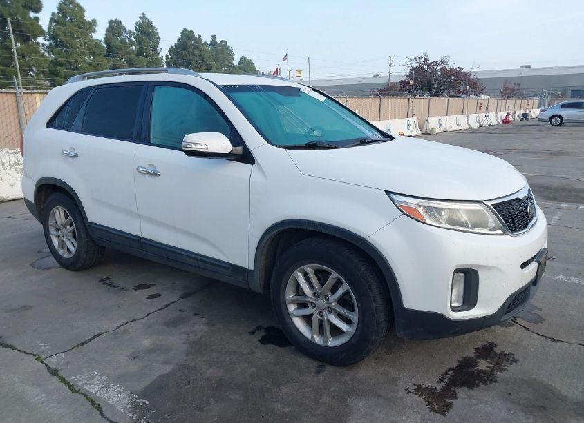 2015 Kia Sorento LX V6 (VIN 5XYKT4A72FG643617) main photo