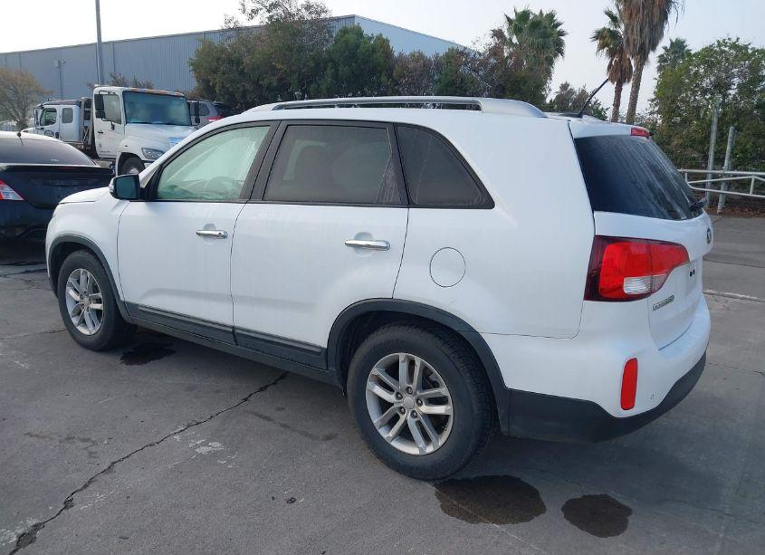 Photo 3 of 2015 Kia Sorento LX V6 (VIN 5XYKT4A72FG643617)