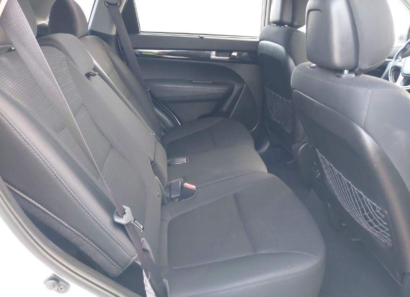 Photo 8 of 2015 Kia Sorento LX V6 (VIN 5XYKT4A72FG643617)