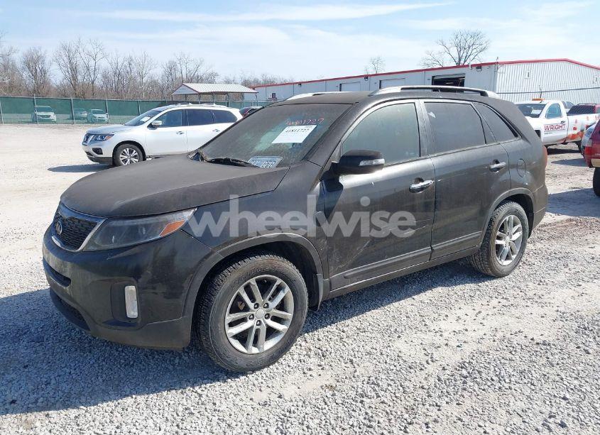 Photo 2 of 2014 Kia Sorento LX V6 (VIN 5XYKT4A73EG482046)