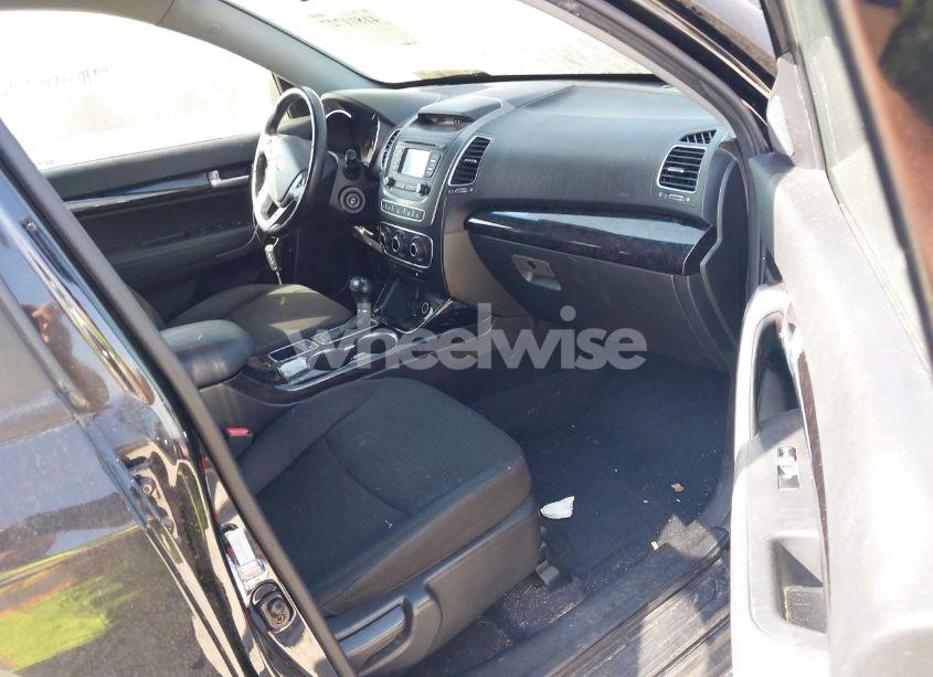 Photo 5 of 2014 Kia Sorento LX V6 (VIN 5XYKT4A73EG482046)