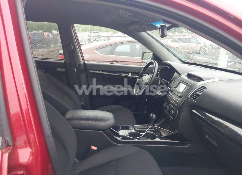 Photo 5 of 2014 Kia Sorento LX V6 (VIN 5XYKT4A73EG547445)