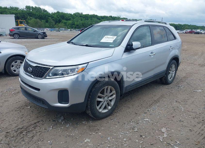 Photo 2 of 2015 Kia Sorento LX V6 (VIN 5XYKT4A75FG550641)