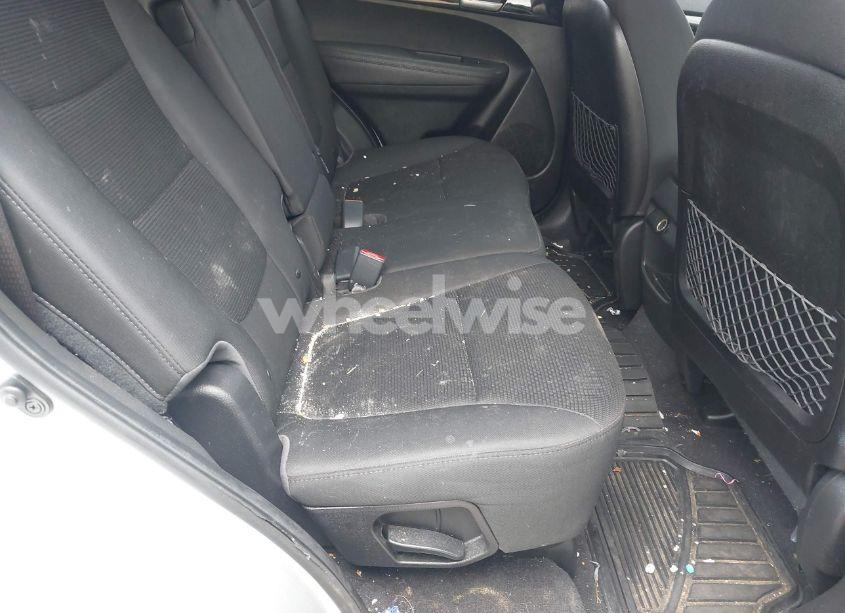 Photo 8 of 2015 Kia Sorento LX V6 (VIN 5XYKT4A75FG550641)