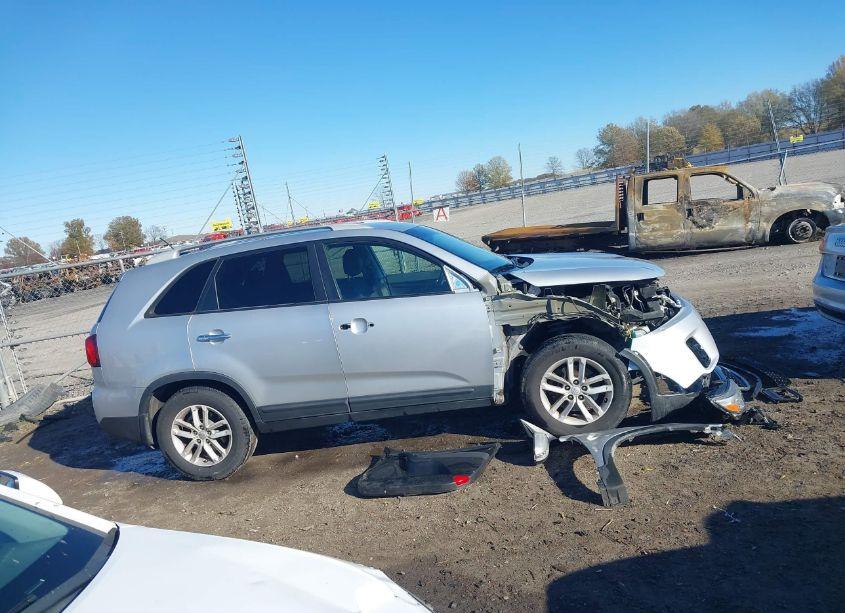 Photo 13 of 2015 Kia Sorento LX V6 (VIN 5XYKT4A75FG565074)