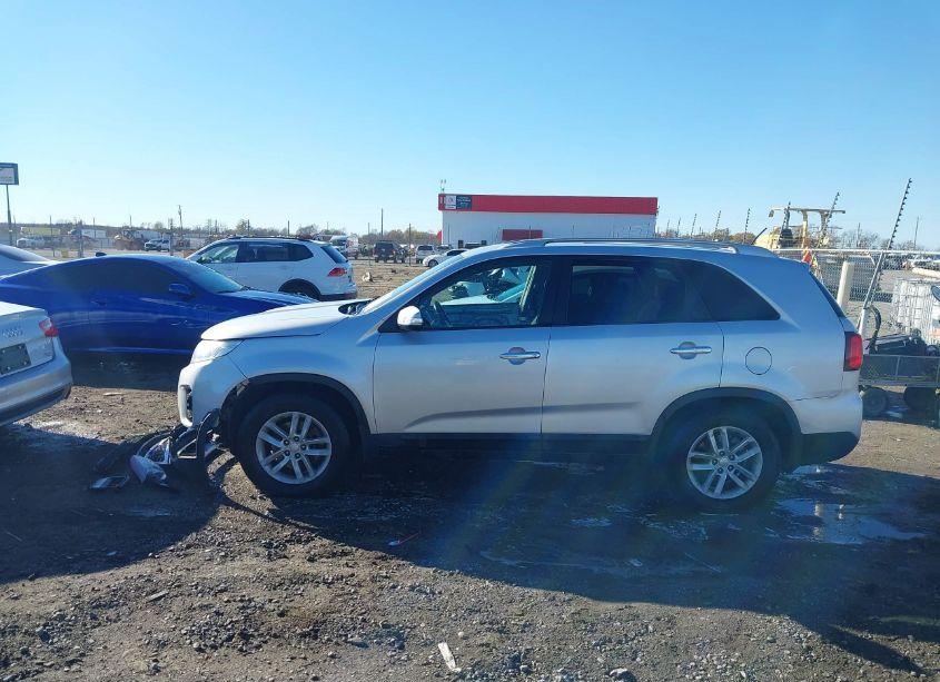 Photo 14 of 2015 Kia Sorento LX V6 (VIN 5XYKT4A75FG565074)