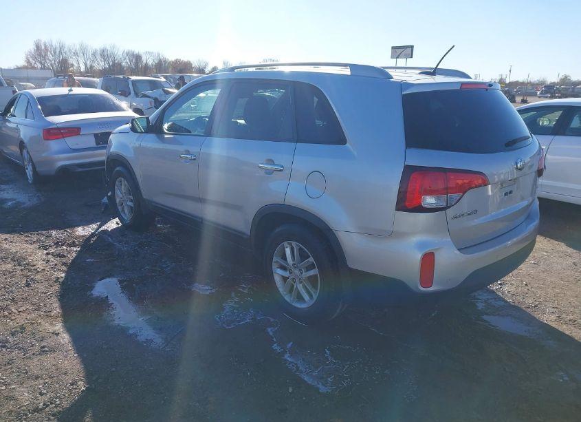 Photo 3 of 2015 Kia Sorento LX V6 (VIN 5XYKT4A75FG565074)