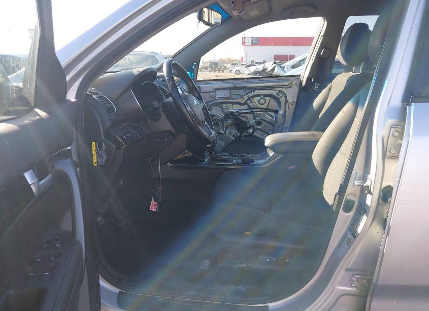 Photo 5 of 2015 Kia Sorento LX V6 (VIN 5XYKT4A75FG565074)