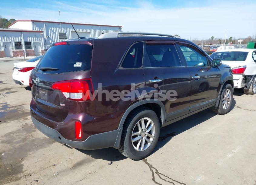 Photo 4 of 2015 Kia Sorento LX V6 (VIN 5XYKT4A75FG574292)