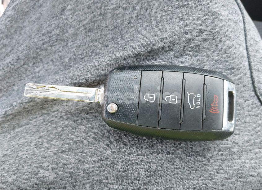 Photo 11 of 2015 Kia Sorento LX V6 (VIN 5XYKT4A75FG640517)