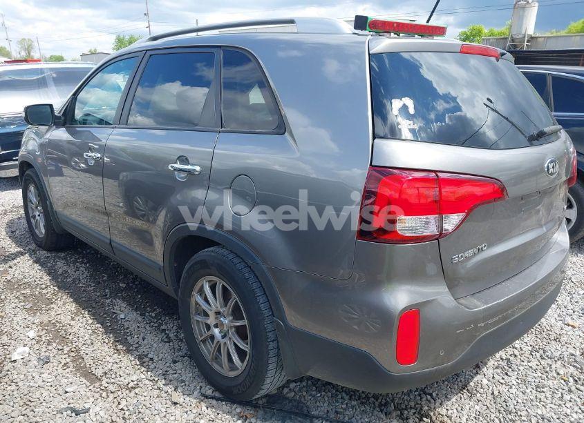 Photo 3 of 2015 Kia Sorento LX V6 (VIN 5XYKT4A75FG640517)