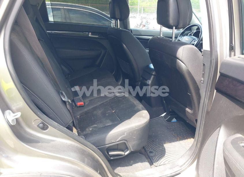 Photo 8 of 2015 Kia Sorento LX V6 (VIN 5XYKT4A75FG640517)