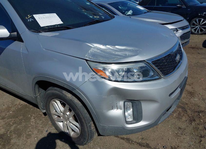 Photo 12 of 2014 Kia Sorento LX V6 (VIN 5XYKT4A76EG471896)