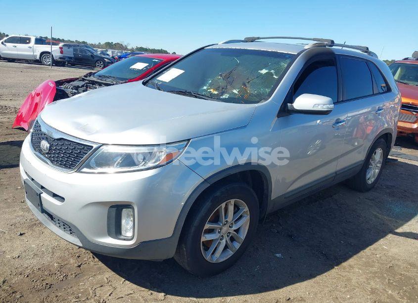 Photo 2 of 2014 Kia Sorento LX V6 (VIN 5XYKT4A76EG471896)