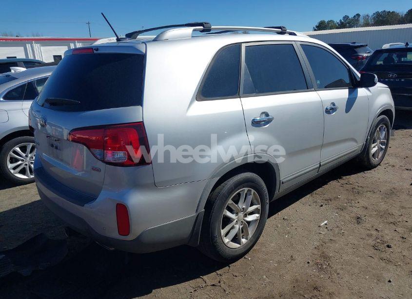 Photo 4 of 2014 Kia Sorento LX V6 (VIN 5XYKT4A76EG471896)