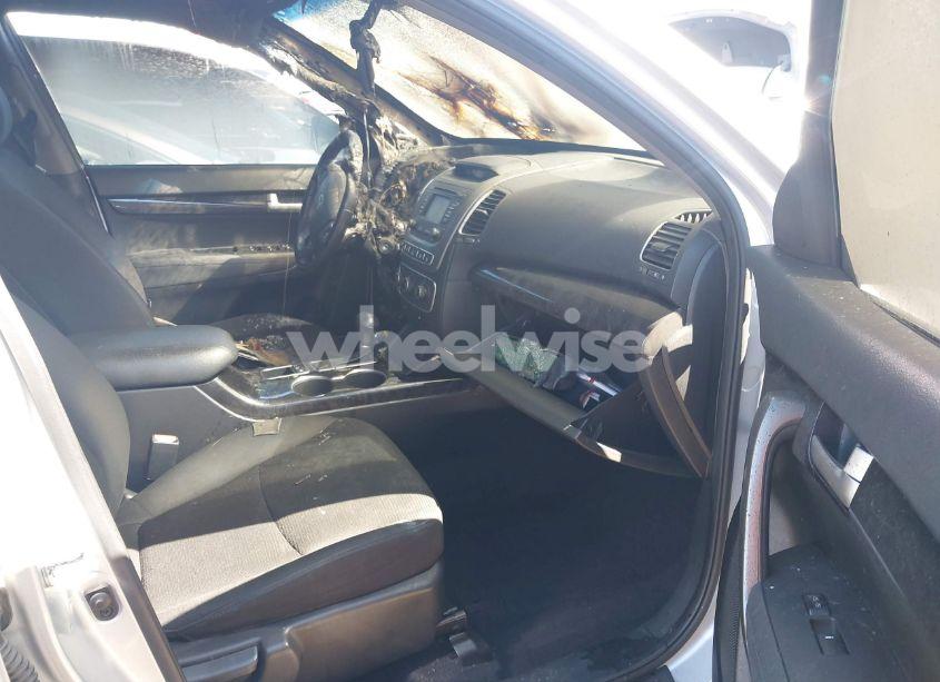 Photo 5 of 2014 Kia Sorento LX V6 (VIN 5XYKT4A76EG471896)