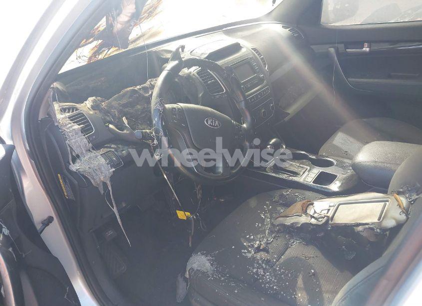 Photo 6 of 2014 Kia Sorento LX V6 (VIN 5XYKT4A76EG471896)