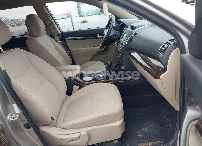 Photo 5 of 2014 Kia Sorento LX V6 (VIN 5XYKT4A76EG485961)