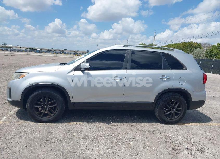 Photo 14 of 2014 Kia Sorento LX V6 (VIN 5XYKT4A76EG502421)