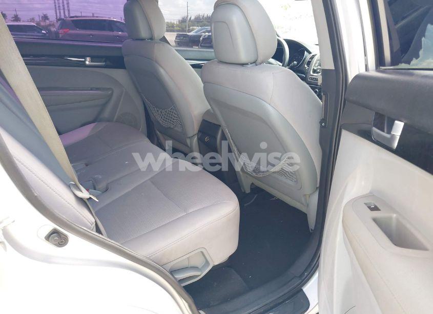 Photo 8 of 2014 Kia Sorento LX V6 (VIN 5XYKT4A76EG502421)