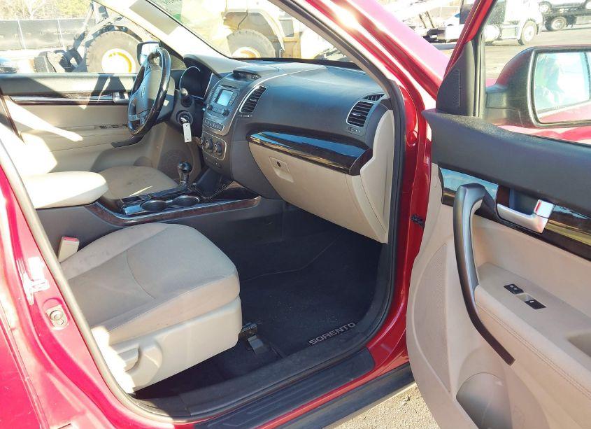 Photo 5 of 2014 Kia Sorento LX V6 (VIN 5XYKT4A76EG516416)