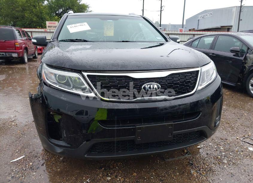 Photo 12 of 2015 Kia Sorento LX V6 (VIN 5XYKT4A76FG584880)