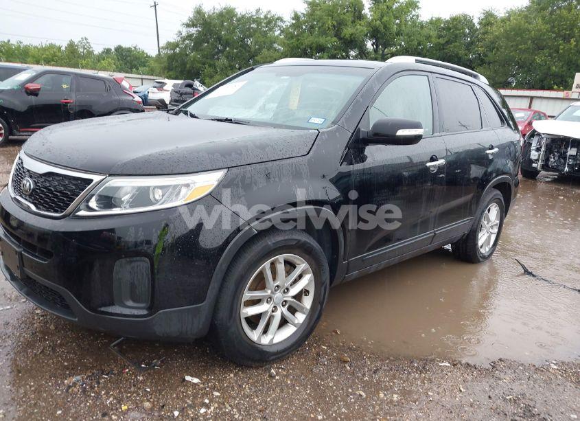Photo 2 of 2015 Kia Sorento LX V6 (VIN 5XYKT4A76FG584880)