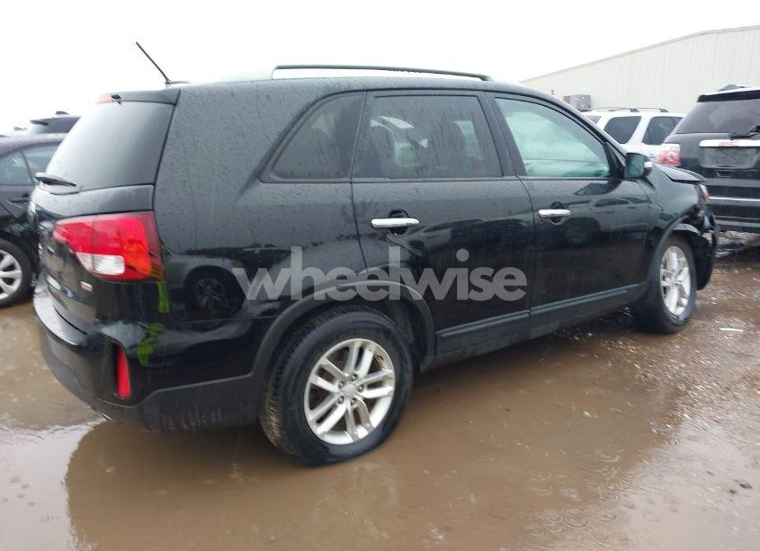 Photo 4 of 2015 Kia Sorento LX V6 (VIN 5XYKT4A76FG584880)