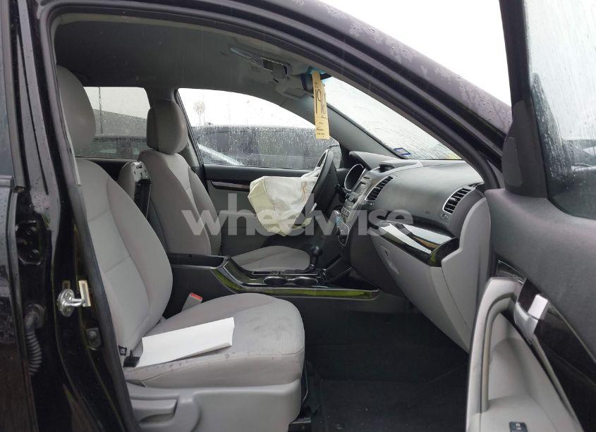 Photo 5 of 2015 Kia Sorento LX V6 (VIN 5XYKT4A76FG584880)