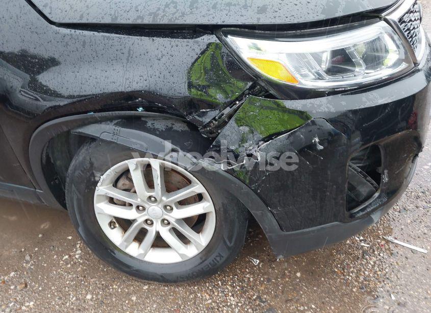 Photo 6 of 2015 Kia Sorento LX V6 (VIN 5XYKT4A76FG584880)