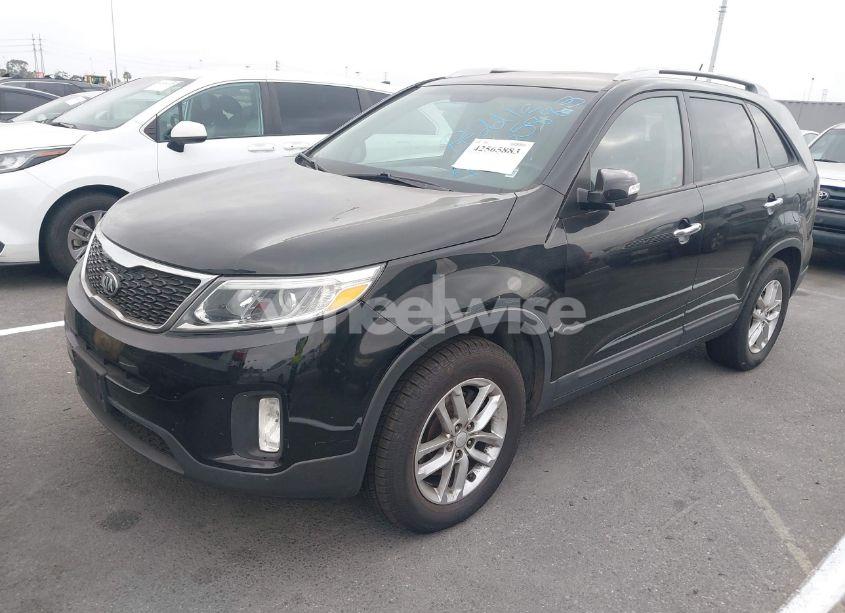 Photo 2 of 2015 Kia Sorento LX V6 (VIN 5XYKT4A76FG609714)