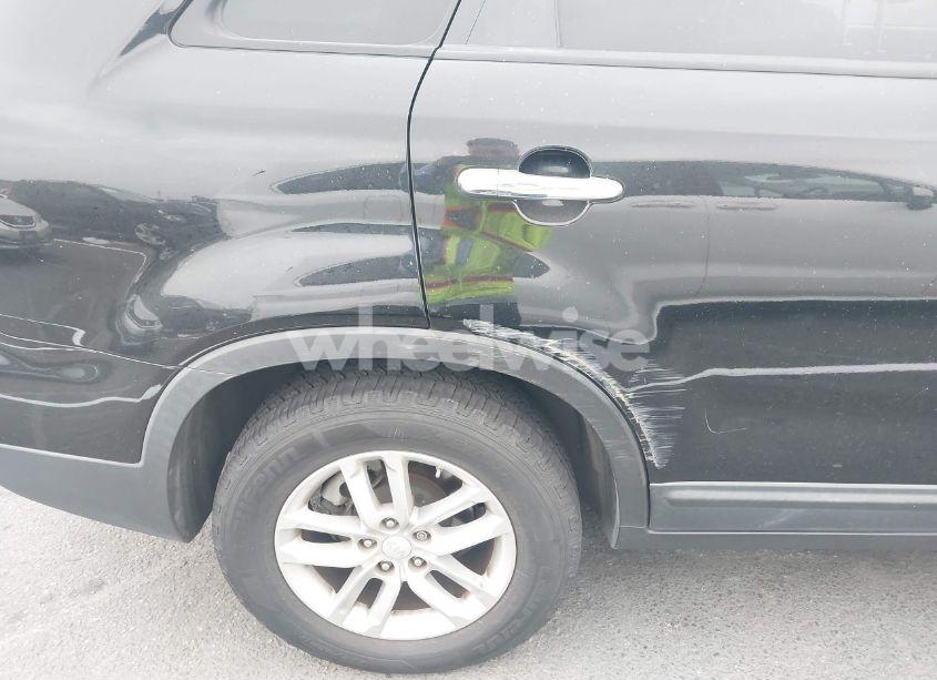 Photo 6 of 2015 Kia Sorento LX V6 (VIN 5XYKT4A76FG609714)