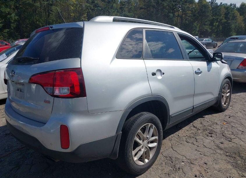 Photo 4 of 2014 Kia Sorento LX V6 (VIN 5XYKT4A77EG490943)