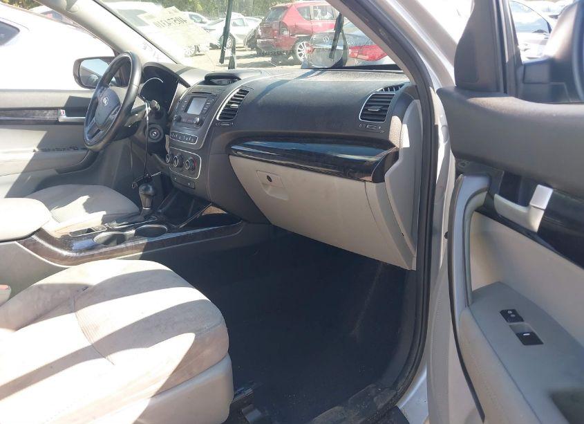 Photo 5 of 2014 Kia Sorento LX V6 (VIN 5XYKT4A77EG490943)