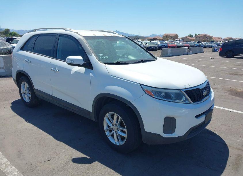 2015 Kia Sorento LX V6 (VIN 5XYKT4A77FG620575) main photo