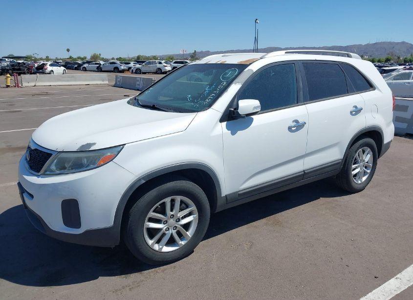 Photo 2 of 2015 Kia Sorento LX V6 (VIN 5XYKT4A77FG620575)