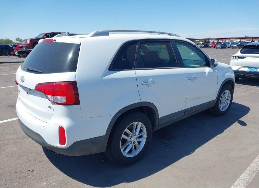 Photo 4 of 2015 Kia Sorento LX V6 (VIN 5XYKT4A77FG620575)