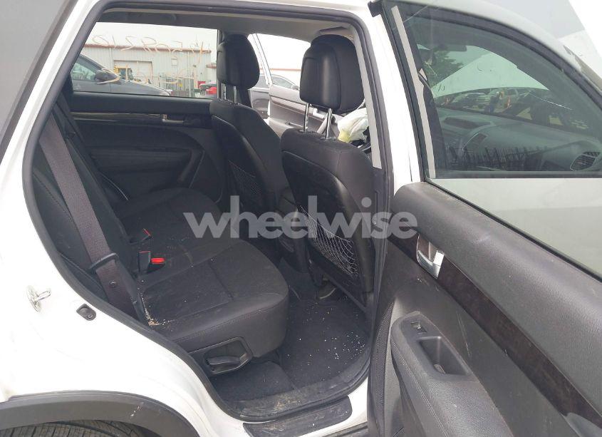 Photo 8 of 2014 Kia Sorento LX V6 (VIN 5XYKT4A78EG480843)