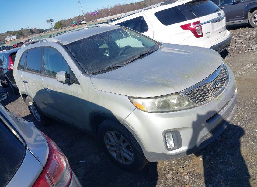 2015 Kia Sorento (VIN 5XYKT4A78FG567031) main photo