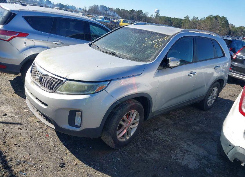 Photo 2 of 2015 Kia Sorento (VIN 5XYKT4A78FG567031)