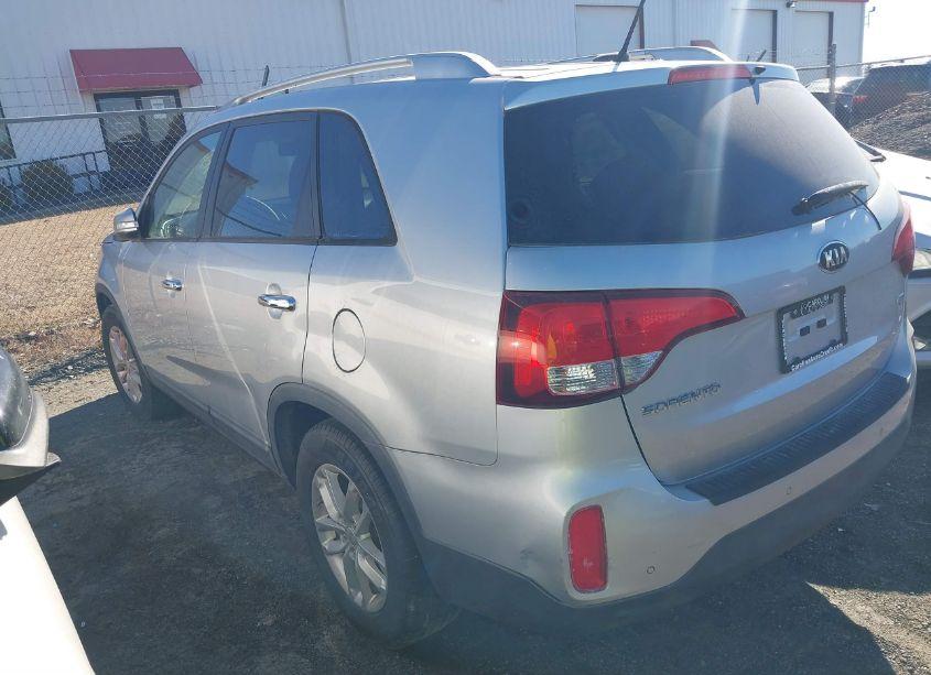 Photo 3 of 2015 Kia Sorento (VIN 5XYKT4A78FG567031)