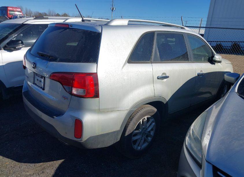 Photo 4 of 2015 Kia Sorento (VIN 5XYKT4A78FG567031)