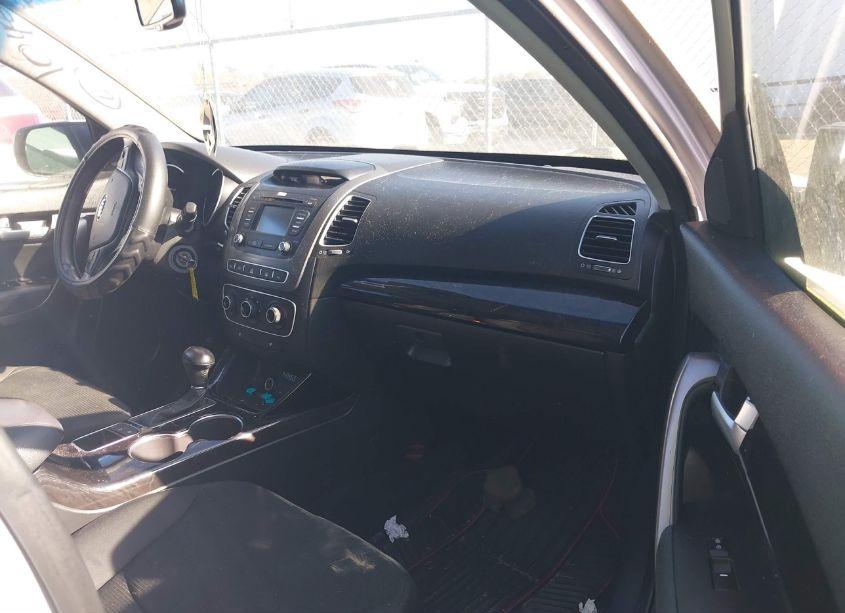 Photo 5 of 2015 Kia Sorento (VIN 5XYKT4A78FG567031)