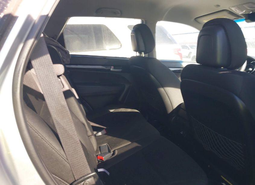 Photo 8 of 2015 Kia Sorento (VIN 5XYKT4A78FG567031)