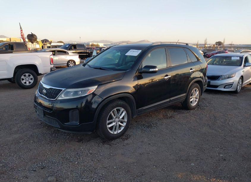 Photo 2 of 2015 Kia Sorento LX V6 (VIN 5XYKT4A78FG609729)